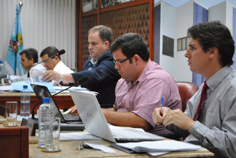 Nove projetos estão definidos para a sessão da Câmara nesta segunda Nove projetos estão definidos para a sessão da Câmara nesta segunda