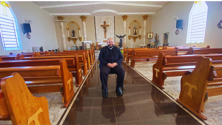 Padre da Capela São Francisco de Assis reflete sobre a vida do padroeiro da cidade Padre da Capela São Francisco de Assis reflete sobre a vida do padroeiro da cidade