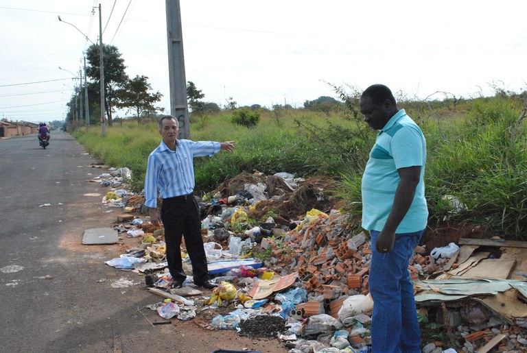 Pastor Edinho e Bentinho pedem melhorias às margens da ferrovia no Colinas Pastor Edinho e Bentinho pedem melhorias às margens da ferrovia no Colinas