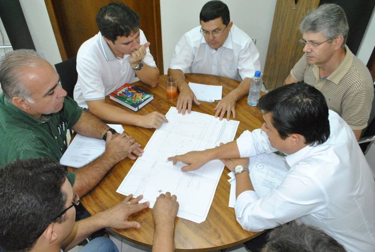 Prefeito apresentou na Câmara a área para a construção da FATEC, que será na FICAR Prefeito apresentou na Câmara a área para a construção da FATEC, que será na FICAR