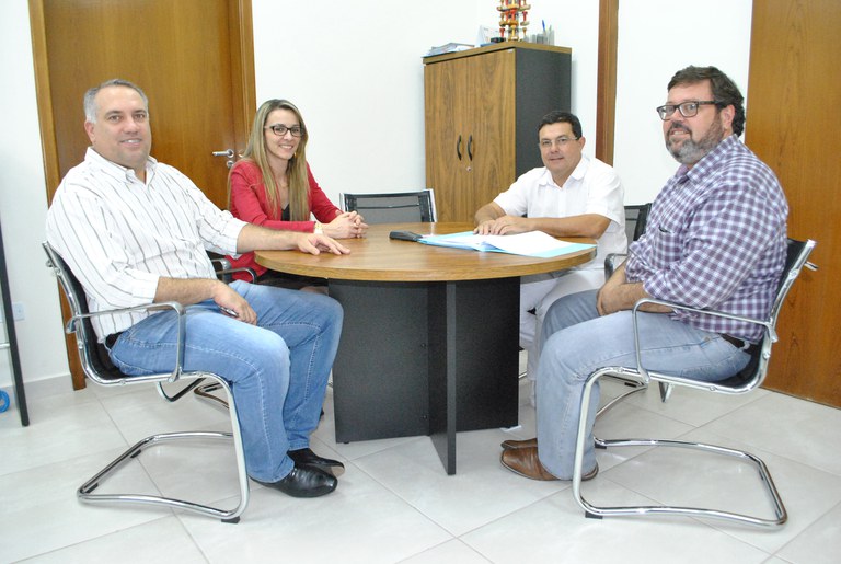 Prefeitura apresenta proposta de “Refis” ao presidente da Câmara Prefeitura apresenta proposta de “Refis” ao presidente da Câmara