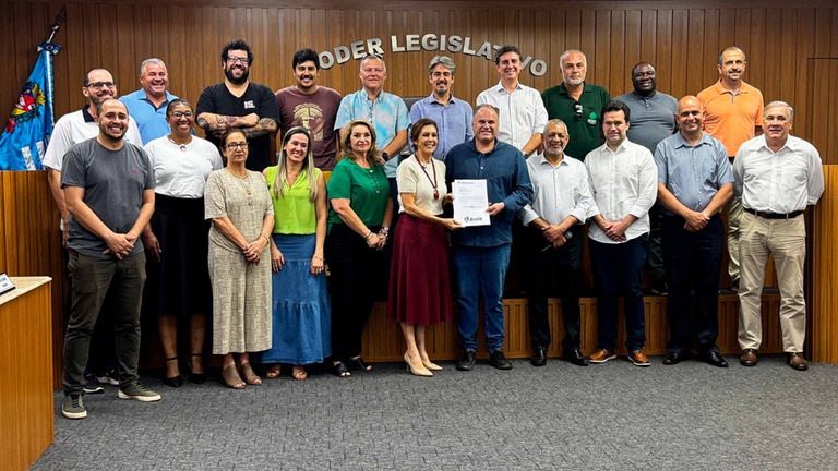 Prefeitura entrega à Câmara de Assis proposta da Lei Orçamentária Anual para 2026