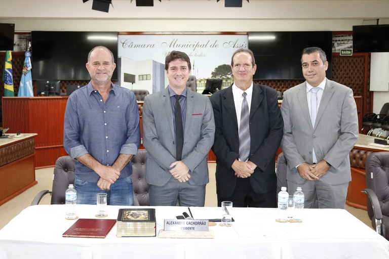 Presidente Alexandre Cachorrão dá nova posse a Ernesto Nóbile Presidente Alexandre Cachorrão dá nova posse a Ernesto Nóbile