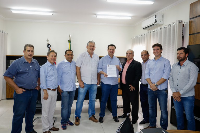 Presidente da Câmara solicita sinal de rádio ao Ministro das Comunicações Presidente da Câmara solicita sinal de rádio ao Ministro das Comunicações