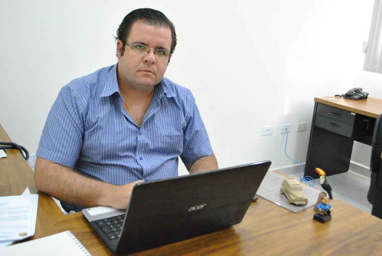Professor Thiago assina vários ofícios solicitando providências ao executivo Professor Thiago assina vários ofícios solicitando providências ao executivo