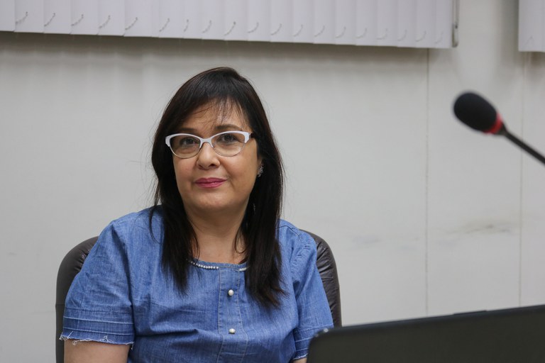 Professora Dedé concede moção de congratulações e aplausos ao estudante da FEMA Professora Dedé concede moção de congratulações e aplausos ao estudante da FEMA