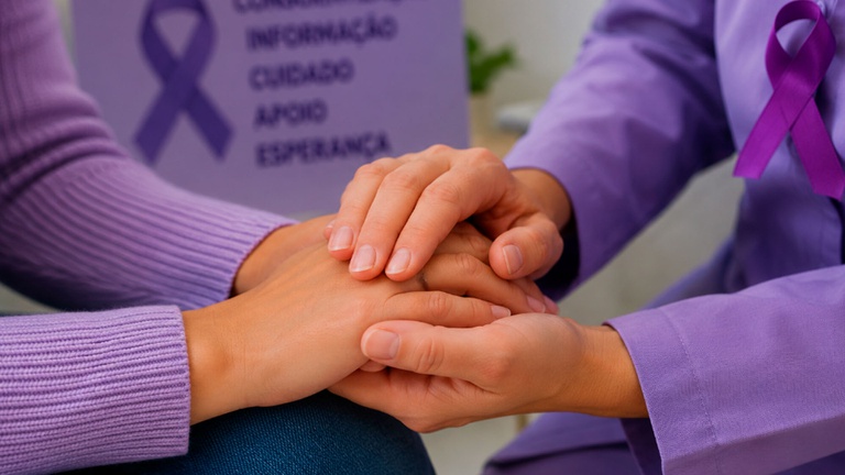 Proposta prevê campanhas educativas, palestras e ações de conscientização voltadas a pacientes, familiares e à população sobre sintomas, diagnóstico e tratamento da doença autoimune