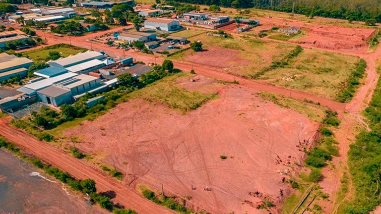 Discussão envolve investimento em pavimentação e melhorias viárias no Distrito Industrial