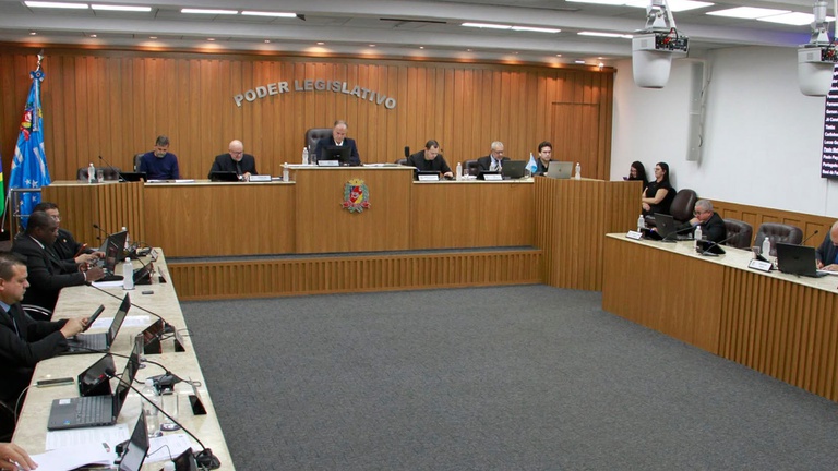 Emenda amplia prazo para regularização do estacionamento; pauta também inclui projetos nas áreas de esporte e cidadania