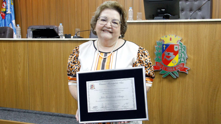 Reconhecimento e emoção marcam homenagem da Câmara à Pastora Júlia, nova Cidadã Assisense
