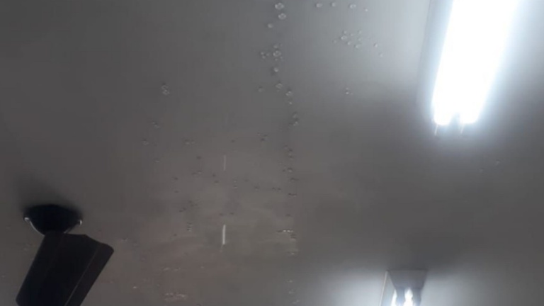 Registro de infiltração leva Câmara a solicitar reparo no telhado da Emei Adelina Petrini Bolfarini