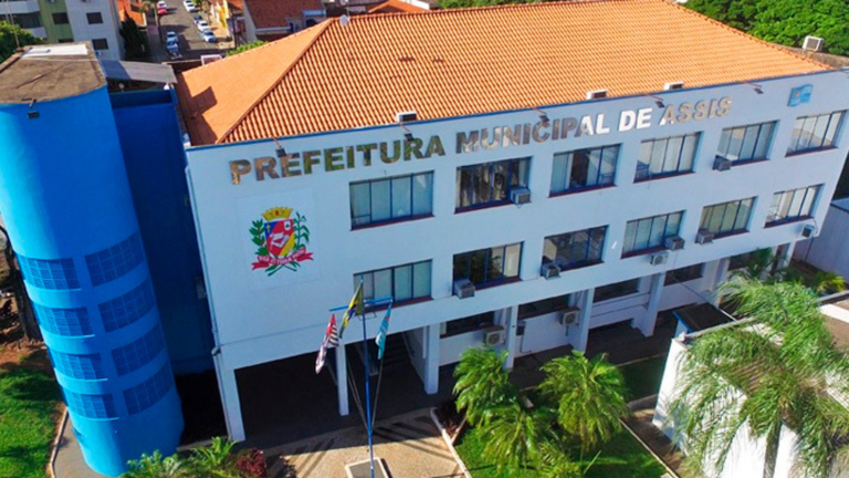 “Nem relógio trabalha de graça”: vereador cobra informações sobre pagamentos a fornecedores do município
