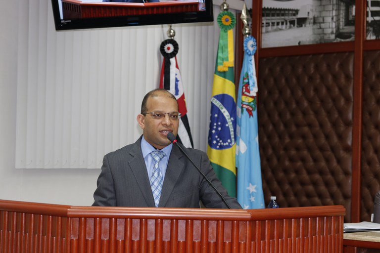 Roque Vinícius aborda a questão da nudez em espaços públicos e privados Roque Vinícius aborda a questão da nudez em espaços públicos e privados