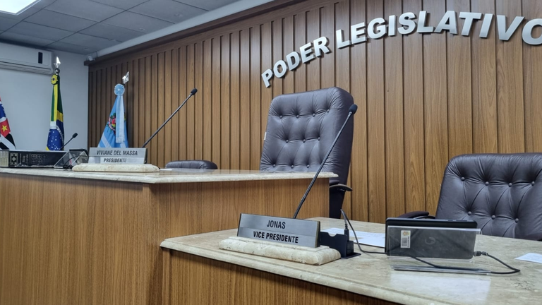 Seis projetos entram em discussão na sessão desta segunda-feira Seis projetos entram em discussão na sessão desta segunda-feira