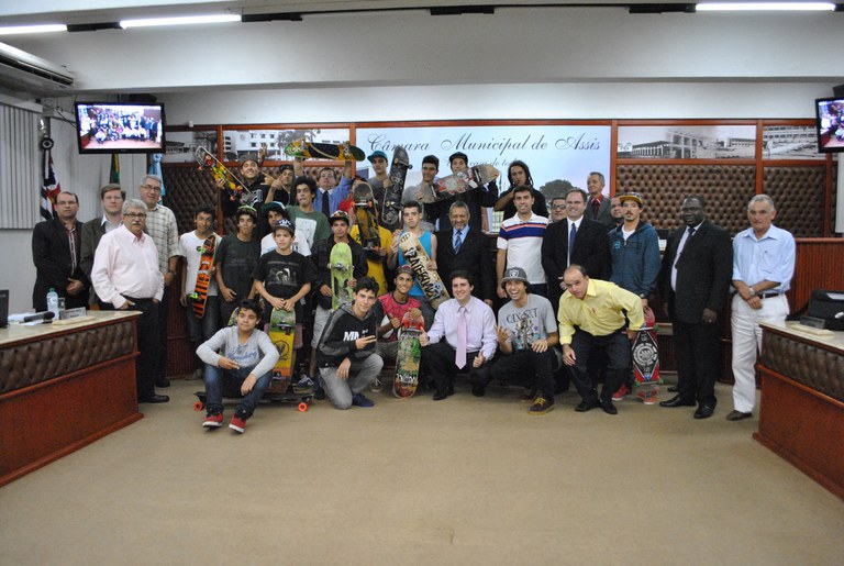 Sessão aprova recursos para Pista de Skate e cinco milhões para a Educação Sessão aprova recursos para Pista de Skate e cinco milhões para a Educação