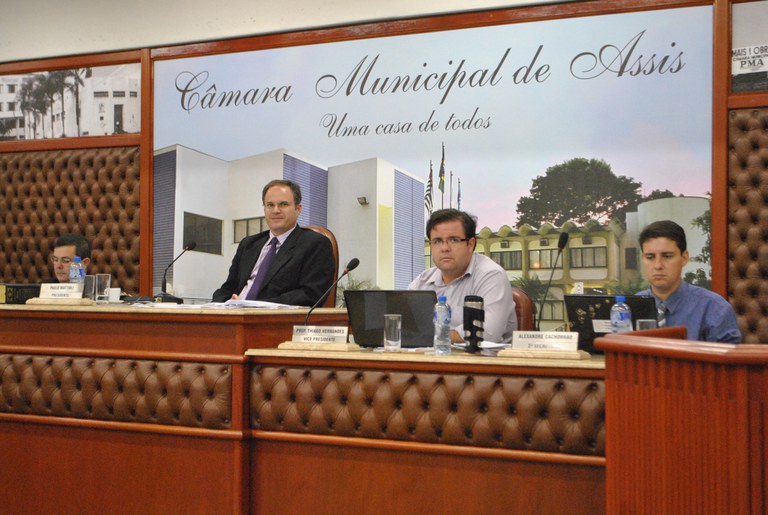 Sessão da Câmara teve bons debates e cobra atitudes do Poder Executivo Sessão da Câmara teve bons debates e cobra atitudes do Poder Executivo