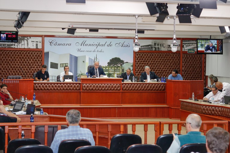 Sessão Extraordinária discute e vota vários projetos enviados pelo Executivo em regime de urgência Sessão Extraordinária discute e vota vários projetos enviados pelo Executivo em regime de urgência