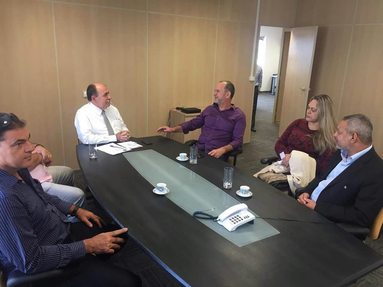 Timba apresenta o prefeito de Assis ao autor da lei que cria as “Cidades de Intenção Turística” Timba apresenta o prefeito de Assis ao autor da lei que cria as “Cidades de Intenção Turística”
