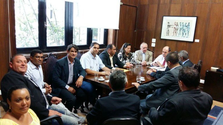 Timba reúne parlamentares da região para discutir sobre o Posto Fiscal no Palácio do Governo Timba reúne parlamentares da região para discutir sobre o Posto Fiscal no Palácio do Governo