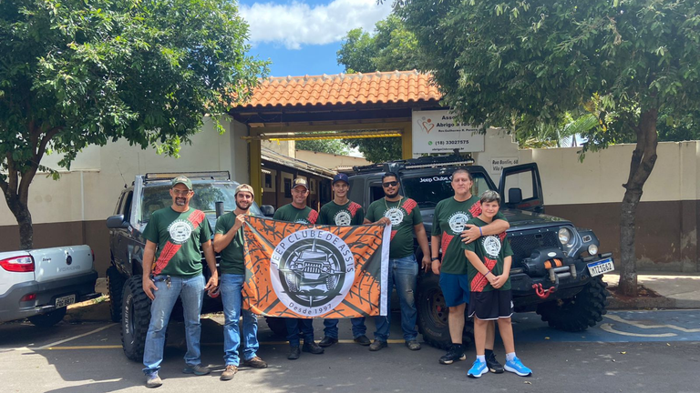 Trilha solidária: Jeep Clube de Assis doa cerca de 300 litros de leite ao Abrigo de Idosos Trilha solidária: Jeep Clube de Assis doa cerca de 300 litros de leite ao Abrigo de Idosos