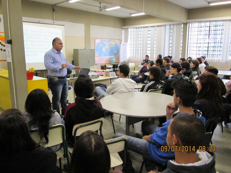 Valmir Dionízio ministra palestra sobre prevenção de drogas a alunos do Lourdes Pereira Valmir Dionízio ministra palestra sobre prevenção de drogas a alunos do Lourdes Pereira