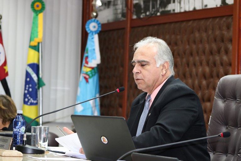 Valmir Dionizio requer melhorias na sinalização da Avenida Rui Barbosa e estudos técnicos na Rua Sebastião da Silva Leite Valmir Dionizio requer melhorias na sinalização da Avenida Rui Barbosa e estudos técnicos na Rua Sebastião da Silva Leite