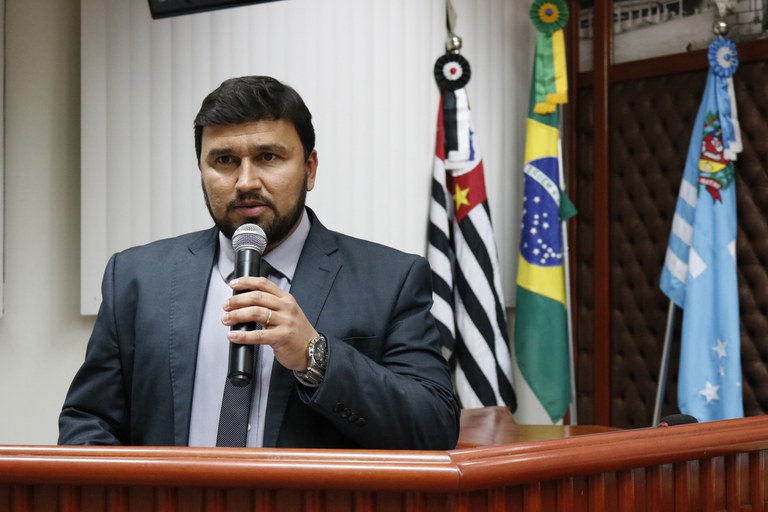 Vereador agradece melhorias em sinalização de trânsito no Jardim Paraná Vereador agradece melhorias em sinalização de trânsito no Jardim Paraná