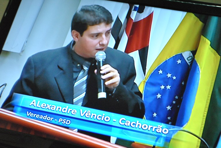 Vereador Alexandre usa tribuna para exaltar a inauguração da Academia da Saúde Vereador Alexandre usa tribuna para exaltar a inauguração da Academia da Saúde