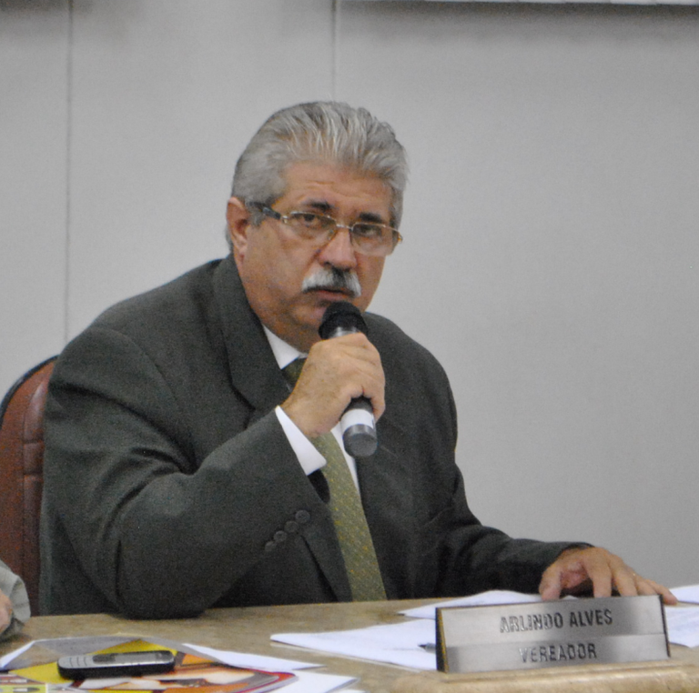 Vereador Arlindo do Raio X alerta para falta de sinalização no final da J.V. Vereador Arlindo do Raio X alerta para falta de sinalização no final da J.V.