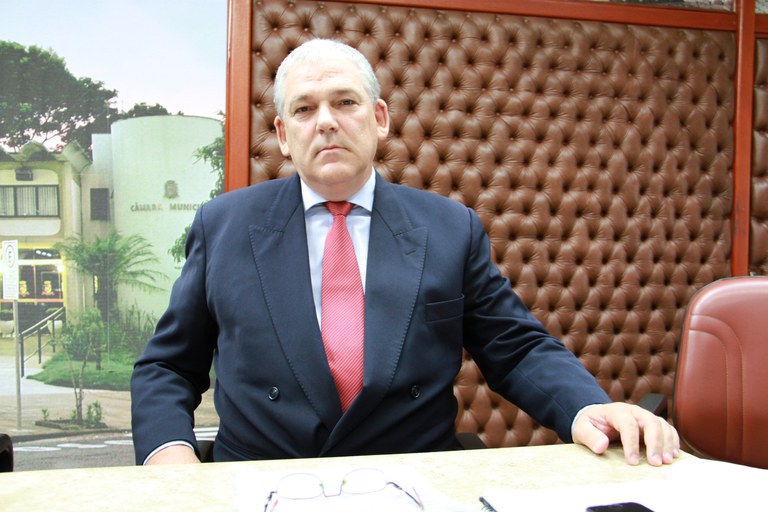 Vereador Carlos Binato solicita informações sobre serviços de táxi em Assis Vereador Carlos Binato solicita informações sobre serviços de táxi em Assis