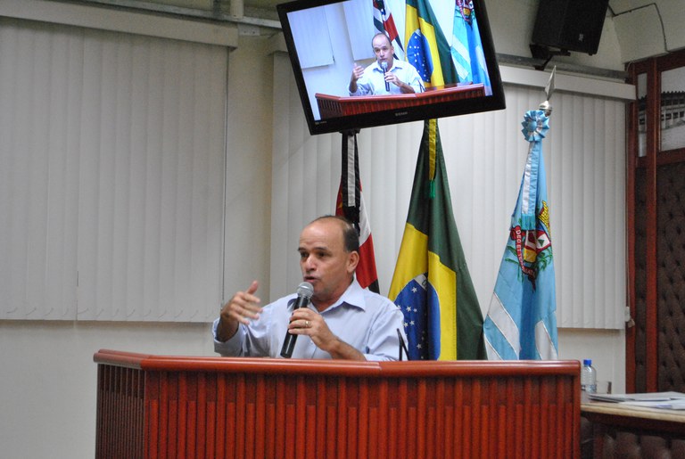 Vereador José Luiz Garcia do PT faz requerimento solicitando obstáculos na Avenida Benedito Pires Vereador José Luiz Garcia do PT faz requerimento solicitando obstáculos na Avenida Benedito Pires