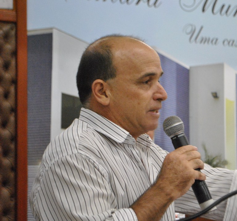 Vereador José Luiz ouve moradores da Vila Palhares querem desobstrução de rua Vereador José Luiz ouve moradores da Vila Palhares querem desobstrução de rua