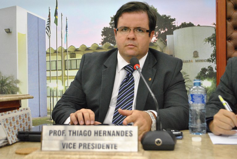 Vereador Professor Thiago se reúne com Secretário de Obras para tratar sobre "Academias ao Ar Livre" Vereador Professor Thiago se reúne com Secretário de Obras para tratar sobre "Academias ao Ar Livre"
