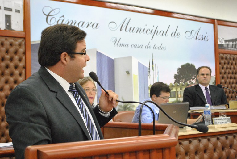 Vereador Professor Thiago solicita melhorias para a Vila Glória Vereador Professor Thiago solicita melhorias para a Vila Glória