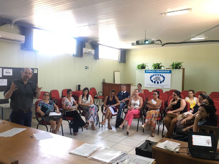 Vereadora Dedé participa de encontro do Projeto “Rede de Proteção às Crianças e Adolescentes com Deficiência” Vereadora Dedé participa de encontro do Projeto “Rede de Proteção às Crianças e Adolescentes com Deficiência”