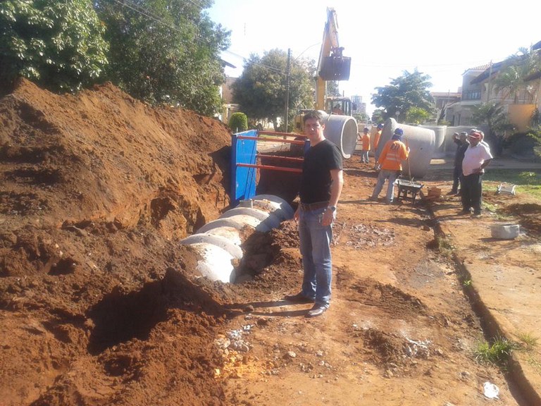 Vereador Alexandre acompanha inicio da obra do PAC na Vila Palhares Vereador Alexandre acompanha inicio da obra do PAC na Vila Palhares