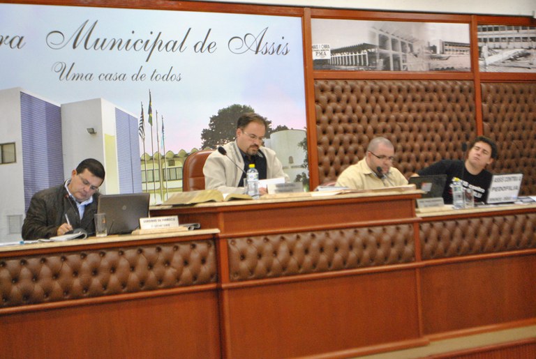 Vereadores liberam R$ 1,5 milhão para recapeamento asfáltico Vereadores liberam R$ 1,5 milhão para recapeamento asfáltico