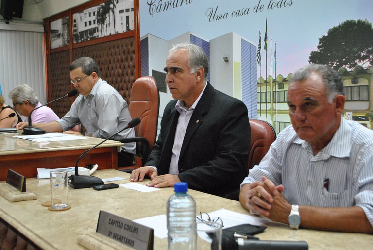 Vereadores aprovam 114 mil para a prefeitura Vereadores aprovam 114 mil para a prefeitura
