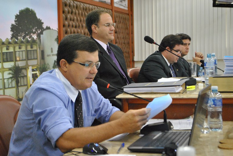 Vereadores aprovam, Diário Oficial publica e sessão vai começar ás 18 horas Vereadores aprovam, Diário Oficial publica e sessão vai começar ás 18 horas
