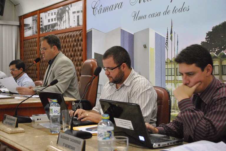 Vereadores aprovam LDO – Lei de Diretrizes Orçamentárias para 2015 Vereadores aprovam LDO – Lei de Diretrizes Orçamentárias para 2015