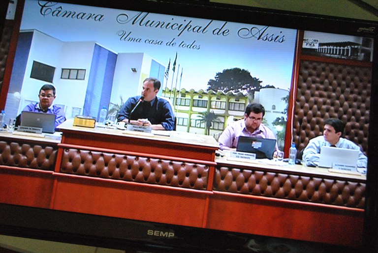 Vereadores aprovam seis projetos em sessão de seis horas Vereadores aprovam seis projetos em sessão de seis horas