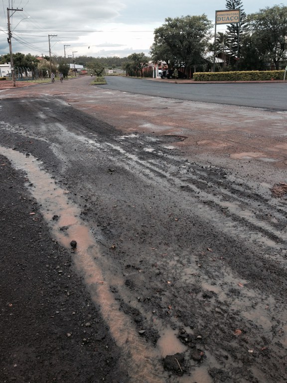 Vereadores cobram sinalização e construção de guias de sarjeta no Distrito Industrial Vereadores cobram sinalização e construção de guias de sarjeta no Distrito Industrial