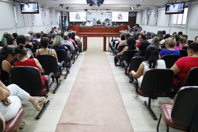 Vereadores de Assis decidem congelar os salários até o ano de 2024 Vereadores de Assis decidem congelar os salários até o ano de 2024