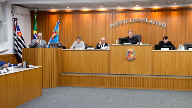 Parlamentares também utilizaram a tribuna para apresentar temas relacionados, inclusive, sobre a gestão fiscal do Município, além de destacarem a importância da fiscalização dos serviços direcionados ao recapeamento asfáltico das ruas de toda cidade