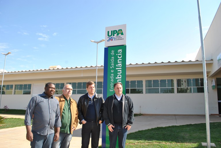 Vereadores fazem visita técnica às futuras instalações da UPA 24 hora Vereadores fazem visita técnica às futuras instalações da UPA 24 hora