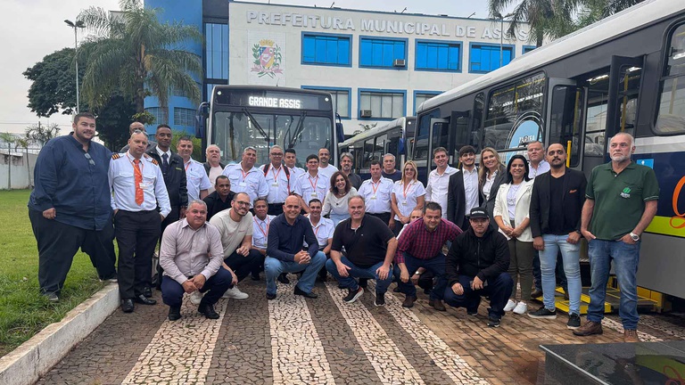 Vereadores participam de entrega da nova frota do transporte coletivo em Assis Vereadores participam de entrega da nova frota do transporte coletivo em Assis