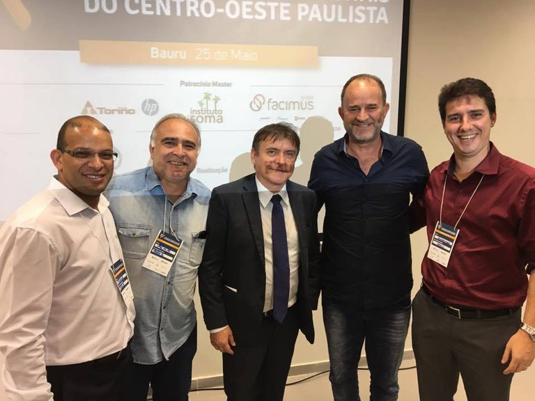 Vereadores participam do I Fórum de Cidades Digitais do Centro-Oeste Paulista Vereadores participam do I Fórum de Cidades Digitais do Centro-Oeste Paulista