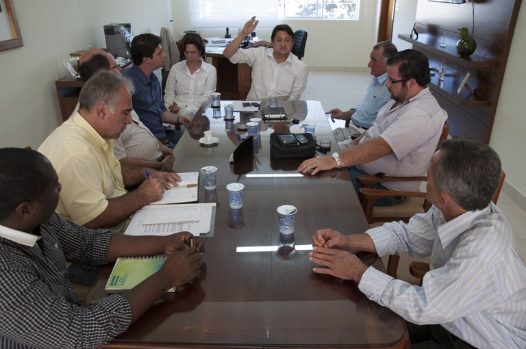 Vereadores se reúnem com prefeito para falar sobre o primeiro semestre de administração Vereadores se reúnem com prefeito para falar sobre o primeiro semestre de administração
