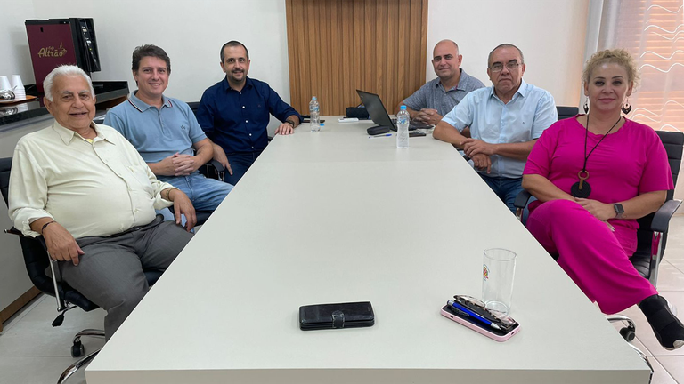 Vereadores se reúnem com vice-prefeito para discutirem a implantação do SENAI em Assis. Vereadores se reúnem com vice-prefeito para discutirem a implantação do SENAI em Assis.