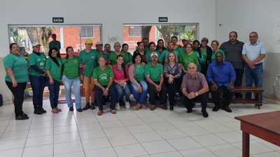 Vereadores visitam cooperativa Coocassis especializada na coleta de materiais recicláveis